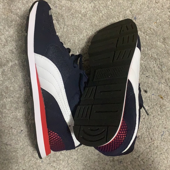 brand NEW PUMA sneakers - Picture 3 of 3